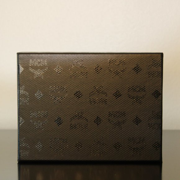 🔥MCM Women's White Black Contrast Logo Small Leather Zip Wallet NWT & Box - Picture 8 of 16